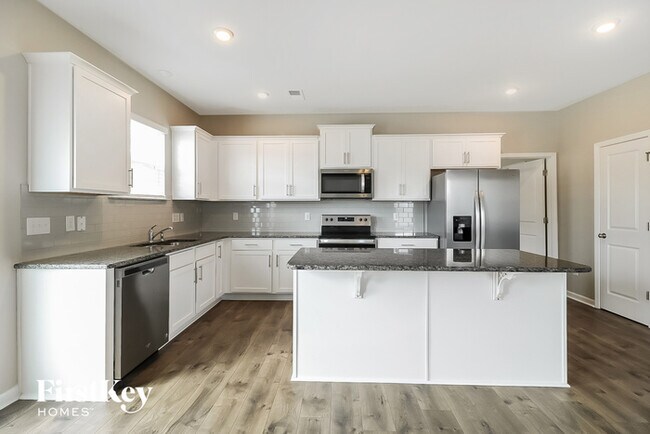 Foto del edificio - 114 Rivercamp St