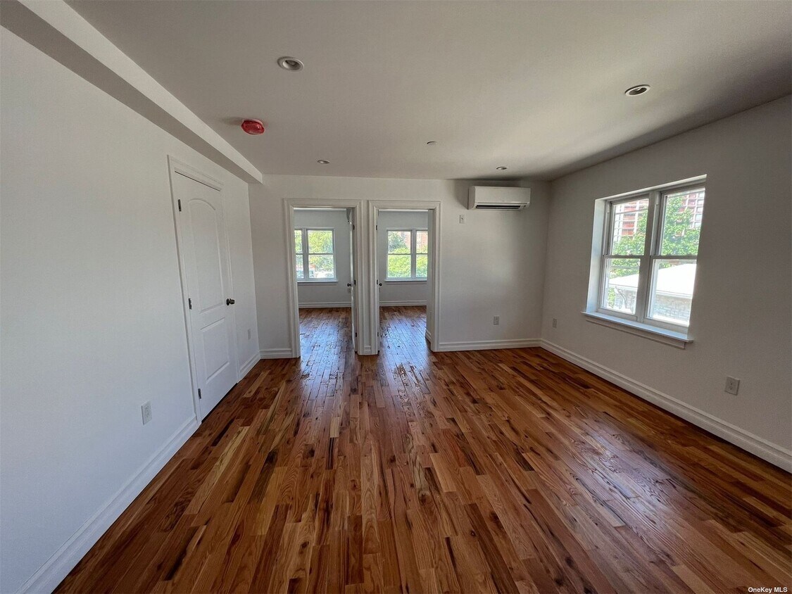 1030 Leland Ave Unit 1FL, The Bronx, NY 10472 Room for Rent in The