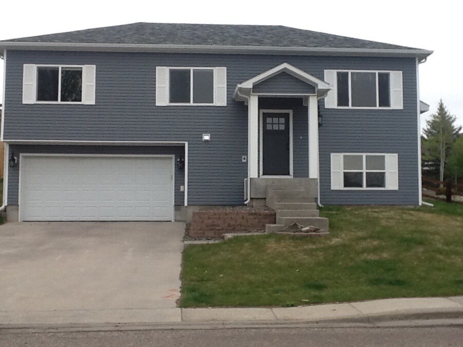Primary Photo - 4 BEDROOM, 3 BATH SINGLE FAMILY HOME WITH ...