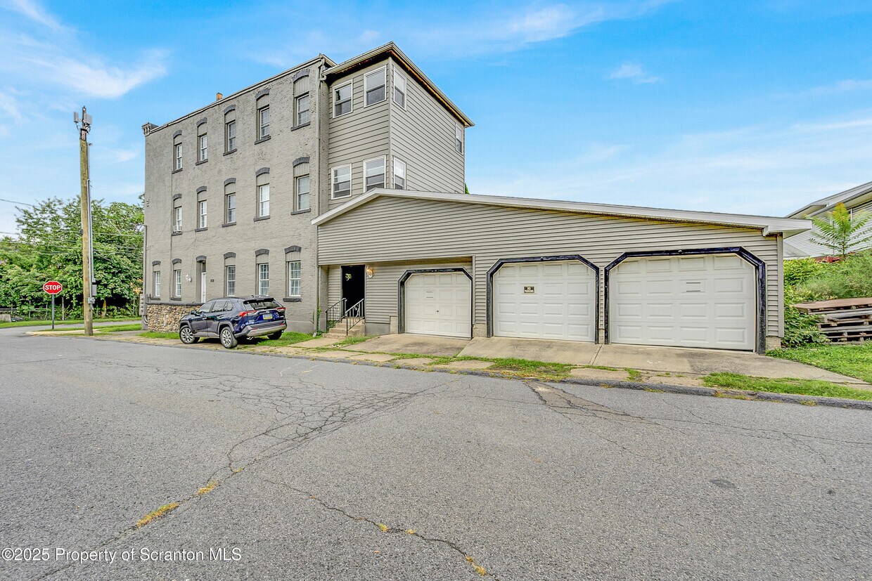 Foto principal - 717 Mill St