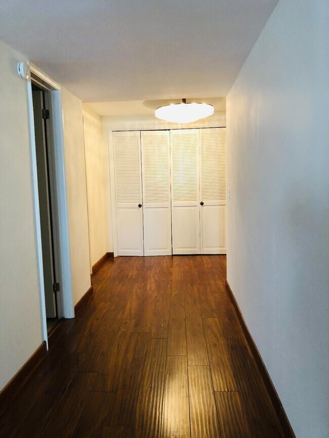 Building Photo - 8871 Burton Way