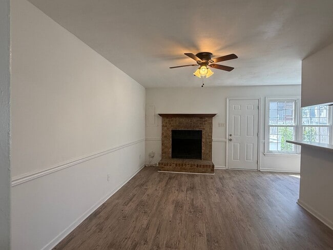 Building Photo - Virginia Beach Townhouse