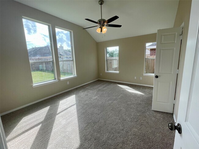 Building Photo - 4835 Chase Ct Dr