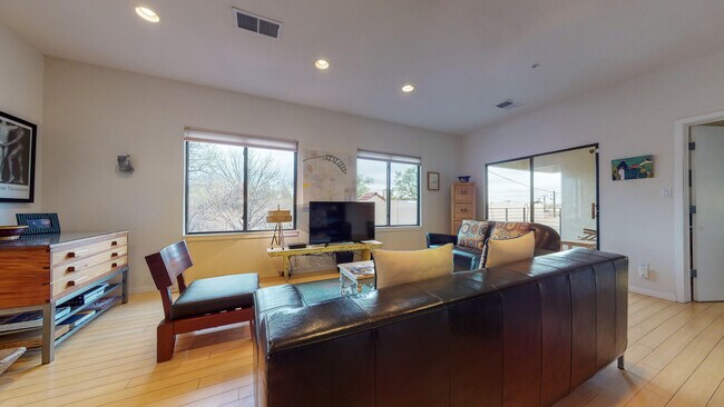 Building Photo - 201 Aliso Dr SE