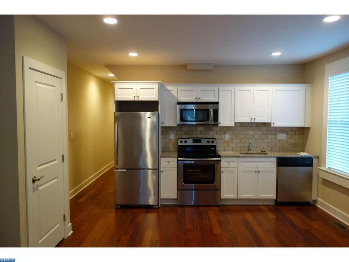 Renovated kitchen with newer appliances - 721 Bethlehem Pike