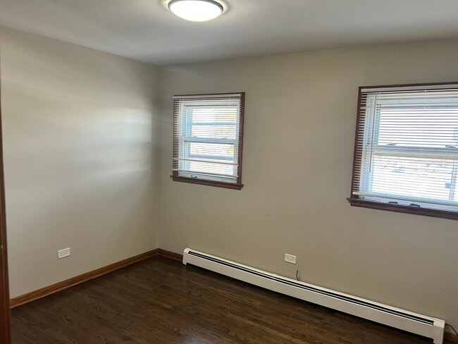 Building Photo - 5645 W 63rd Pl