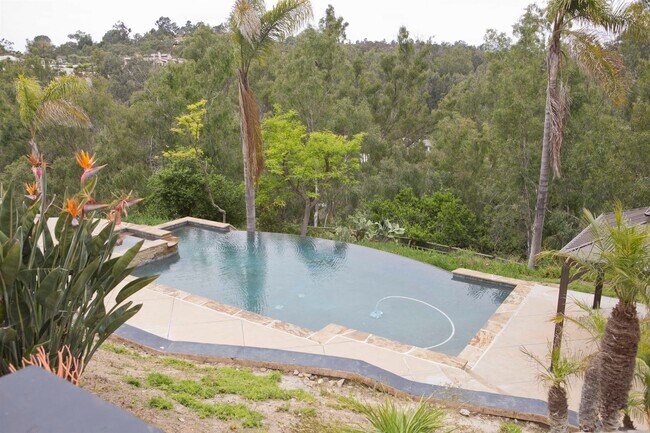 Building Photo - 15312 Las Planideras