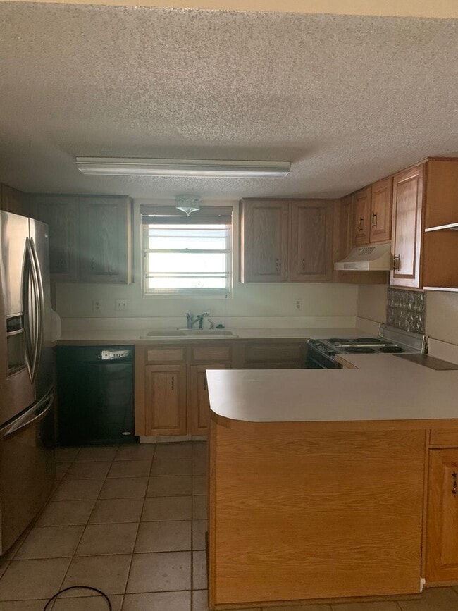 Building Photo - 2 bedroom condo