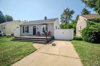 Building Photo - 3215 Inman St