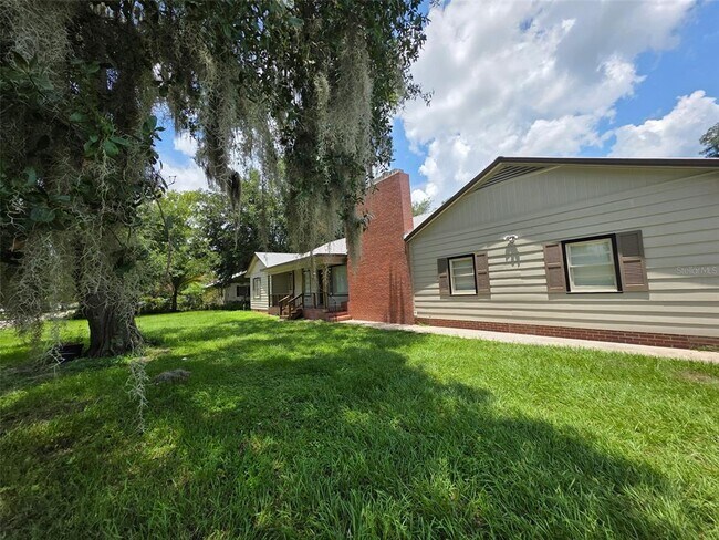 Foto del edificio - 2104 Crill Ave