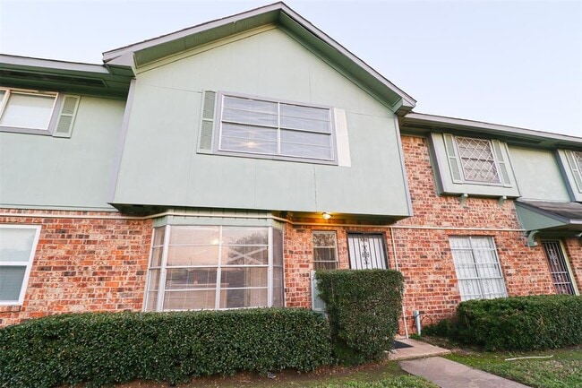 Building Photo - 13537 Castilian Dr