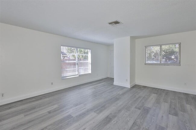 Building Photo - 11507 Valencia Dr