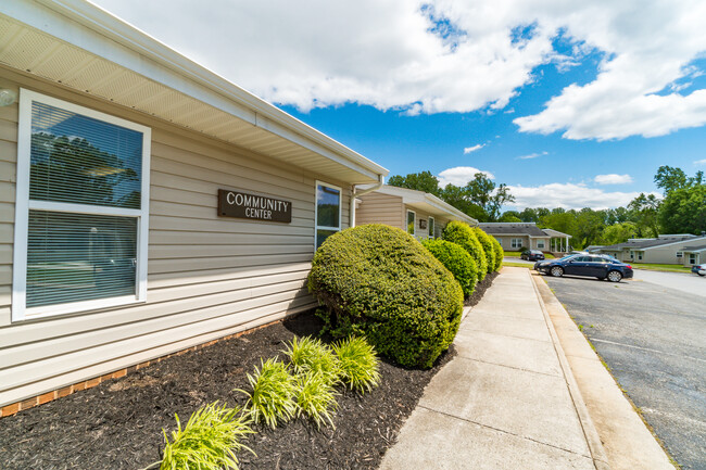 Complejo/Edificio de oficinas - Wesley Apartments - Senior Living Community