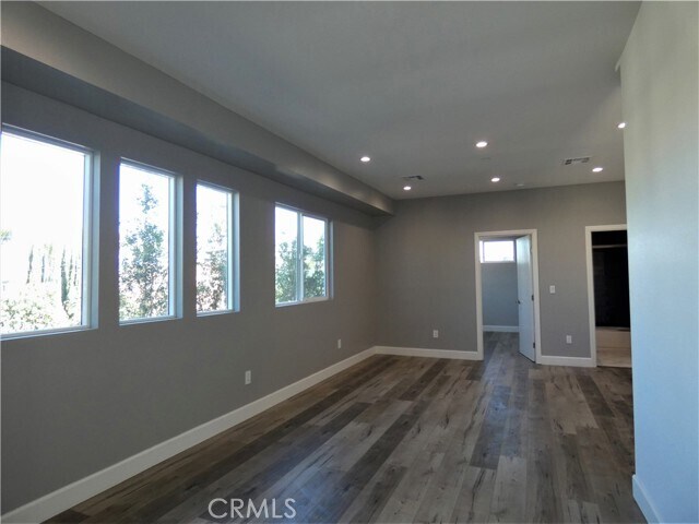 Building Photo - 1628 S La Brea Ave