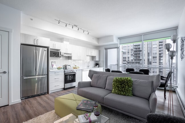 Building Photo - Hat on 7th