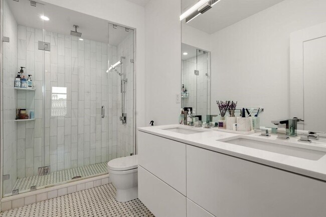 Building Photo - 45 Burnett St