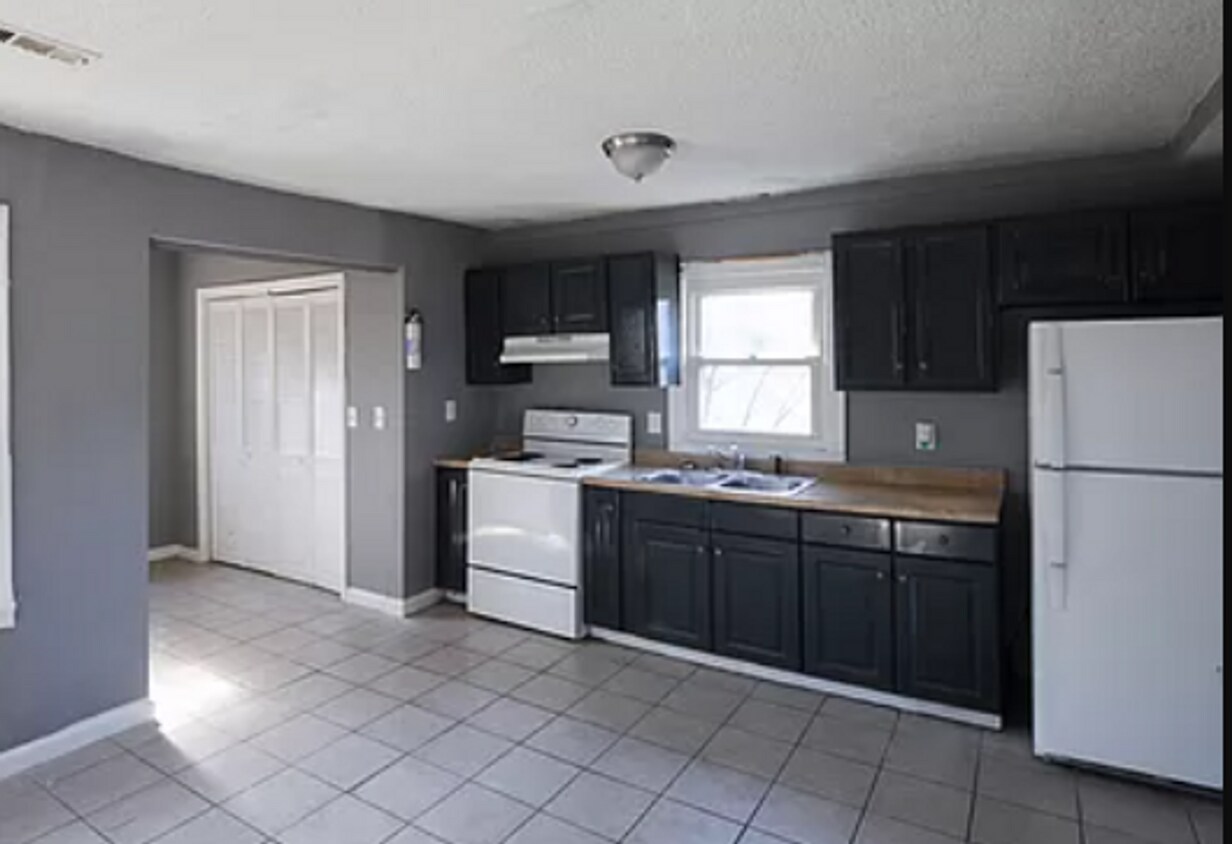 Primary Photo - 2 bed, 2 bath in Fulton county!