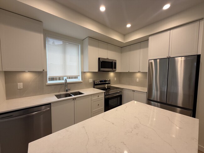 Photo du bâtiment - 14778-14106 106 Ave