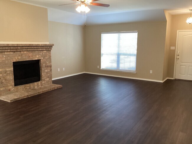 Foto del edificio - 4841 Kingfisher Lane
