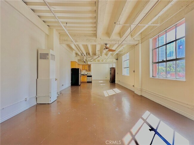 Foto del edificio - 312 W 5th St