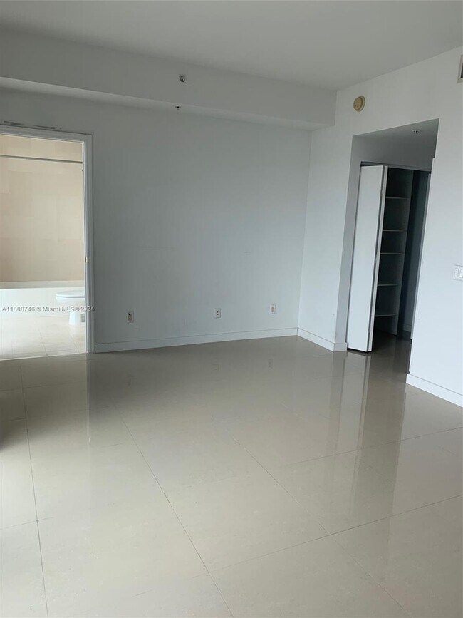 Foto del edificio - 60 SW 13th St