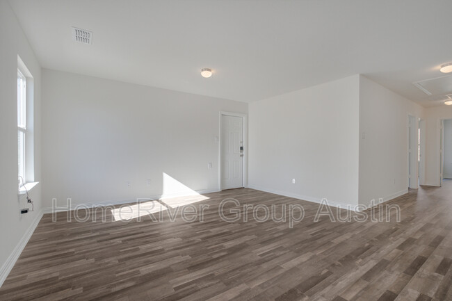 Building Photo - 705 Henderson St