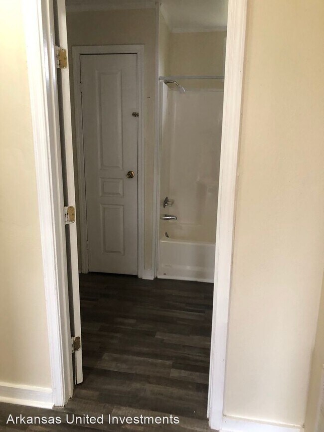 Building Photo - 2 br, 1 bath House - 161 Roosevelt Rd