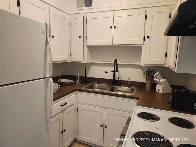 Foto del edificio - 5005 Ave W.-2