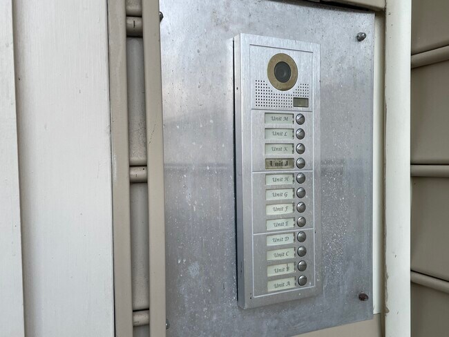 Foto del edificio - 6704 W Friendly Ave