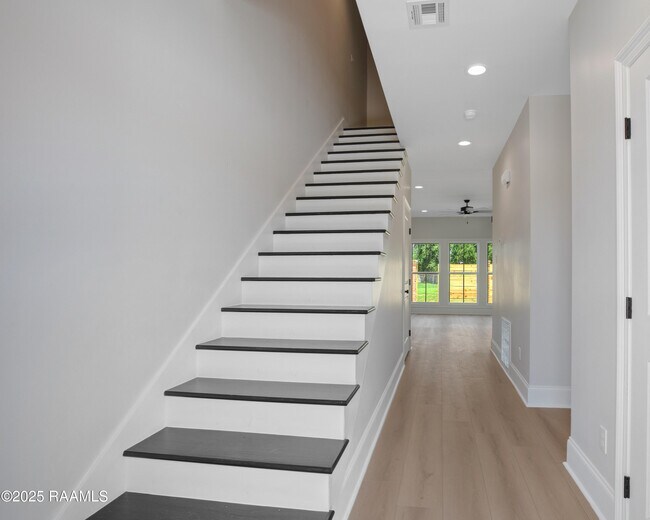 Foto del edificio - 424 Eraste Landry Rd