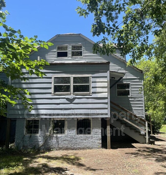 Building Photo - 2121 33rd Avenue North