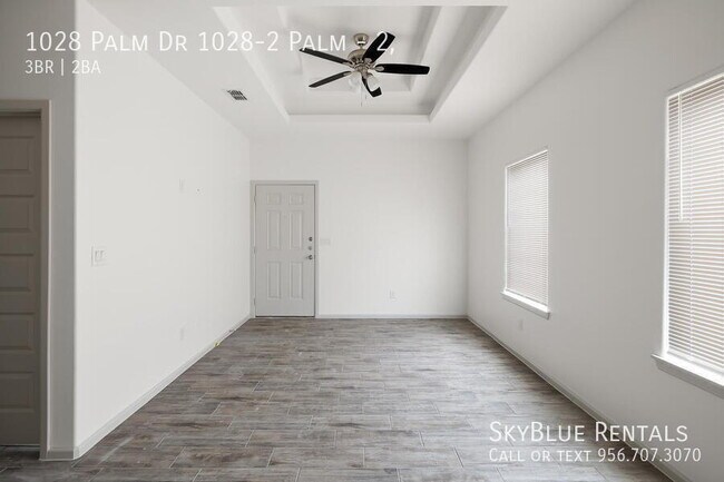 Building Photo - 1028 Palm Dr