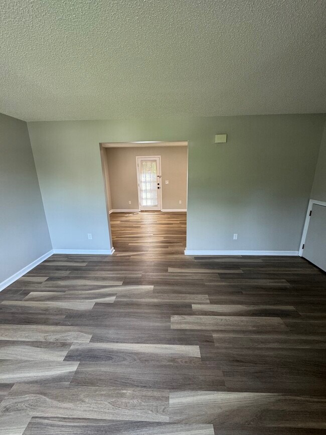 Foto del edificio - 2237 Forest Acres Dr