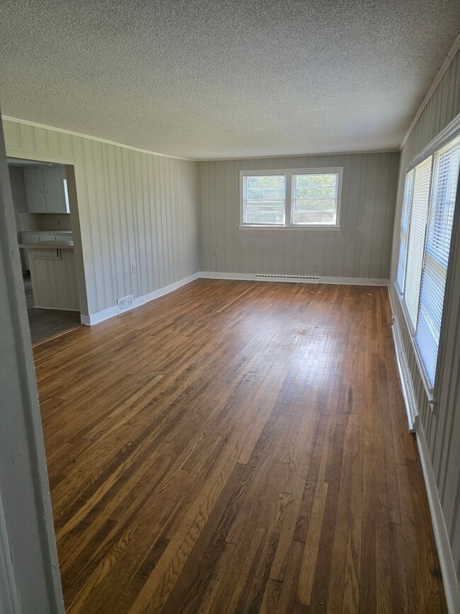 Building Photo - 3006 Broadbay Dr