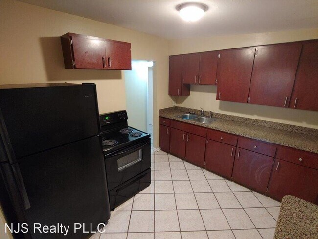 Building Photo - 3 br, 1 bath House - 1125 W. 29th St.