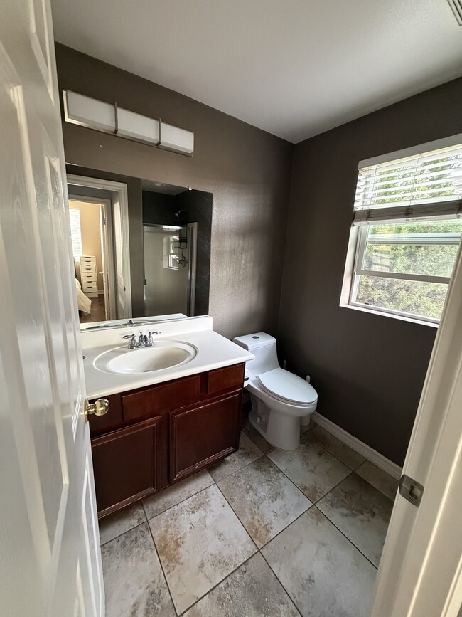 Building Photo - 37957 Pereza Ct