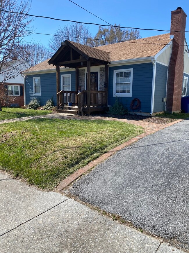 Building Photo - 216 Clymer Ave