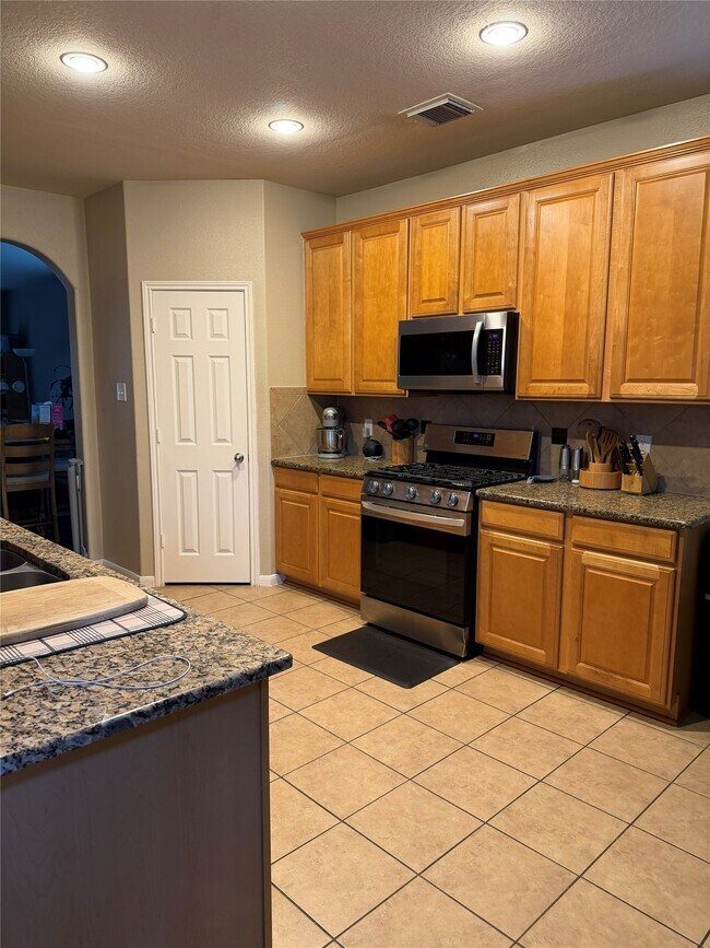 Foto del edificio - 2311 Diamond Springs Dr