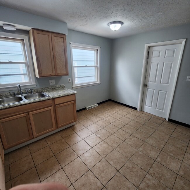Foto del edificio - 4818 E 86th St