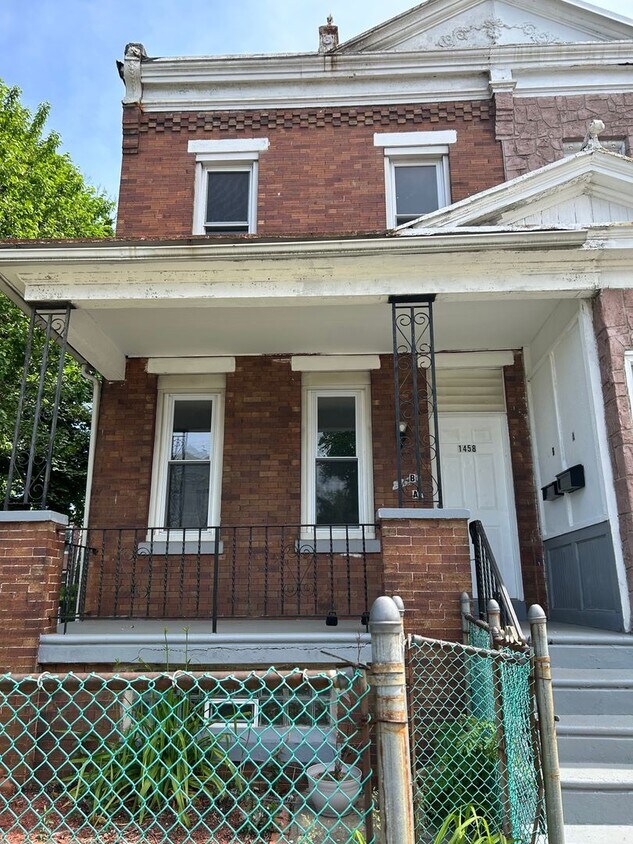 Foto principal - 1458 Kenwood Ave