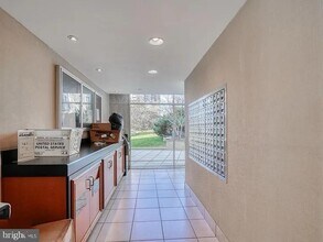 Building Photo - 10201 Grosvenor Pl