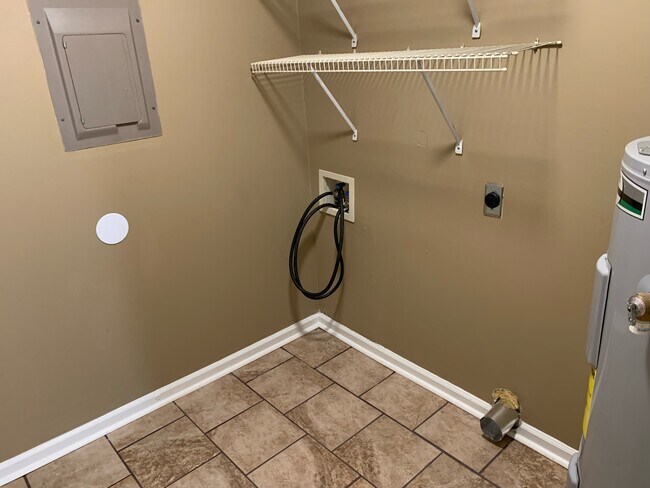 Building Photo - 253 Foxworth Dr
