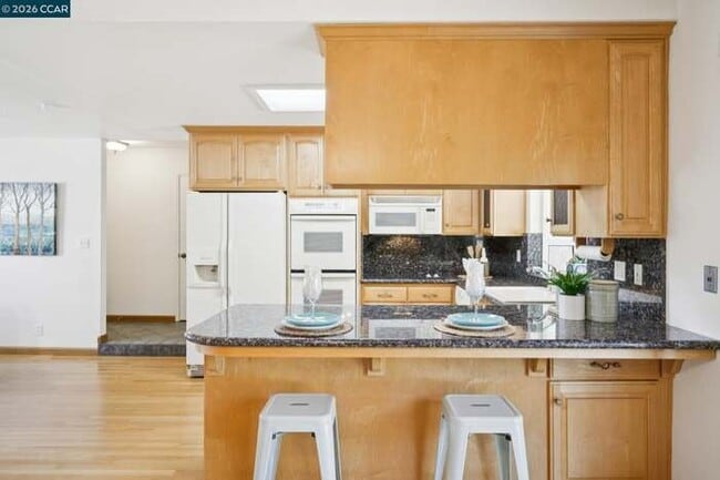 Building Photo - 3114 Santa Paula Dr
