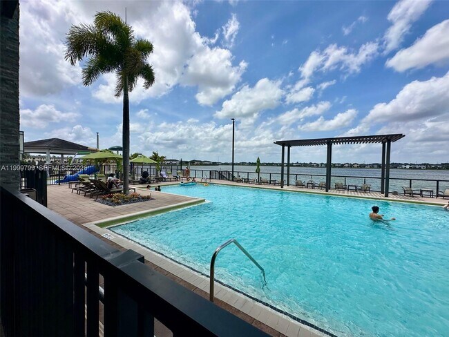 Foto del edificio - 15955 NW 91st Ct