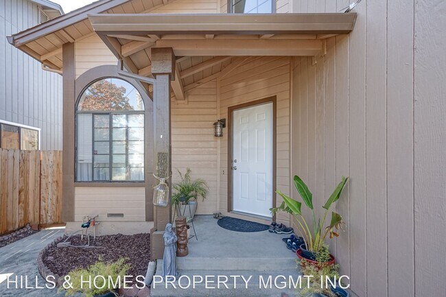 Building Photo - 4 br, 2.5 bath House - 7441 MAXIMILLIAN PLACE