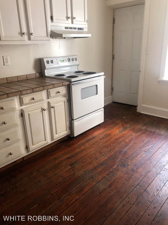 Building Photo - 2 br, 1 bath House - 1538 N. Van Buren St
