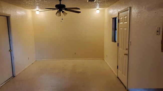 Foto del edificio - 1309 Kilmer St