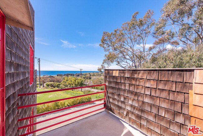 Foto del edificio - 29235 Heathercliff Rd