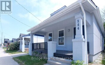 Building Photo - 144 Adelaide St N