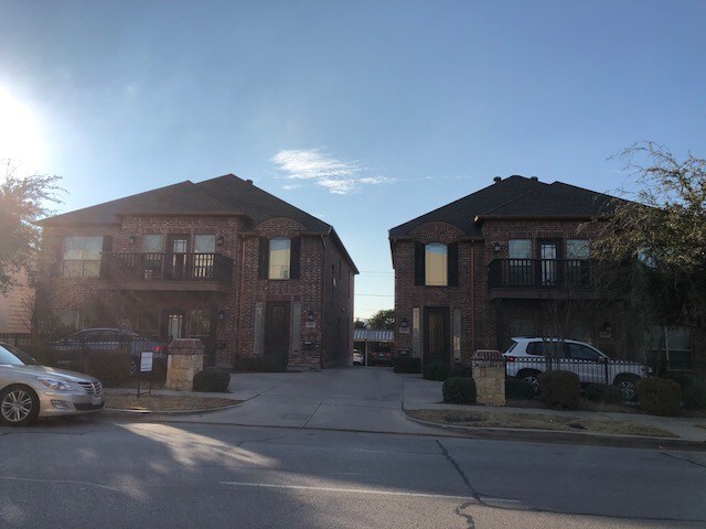 Foto del edificio - 2928 Forest Park Blvd